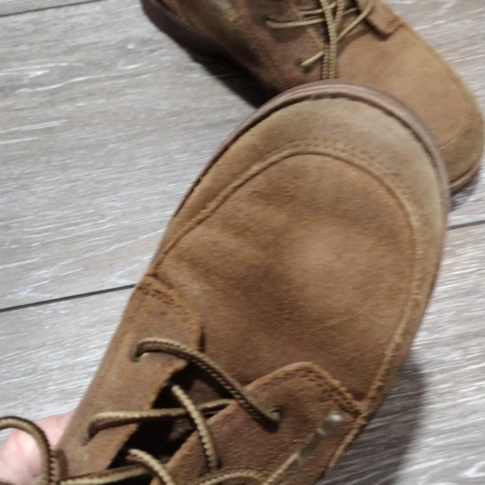 UGG kids brown suede and shearling foot bed ankle boots. Size 3